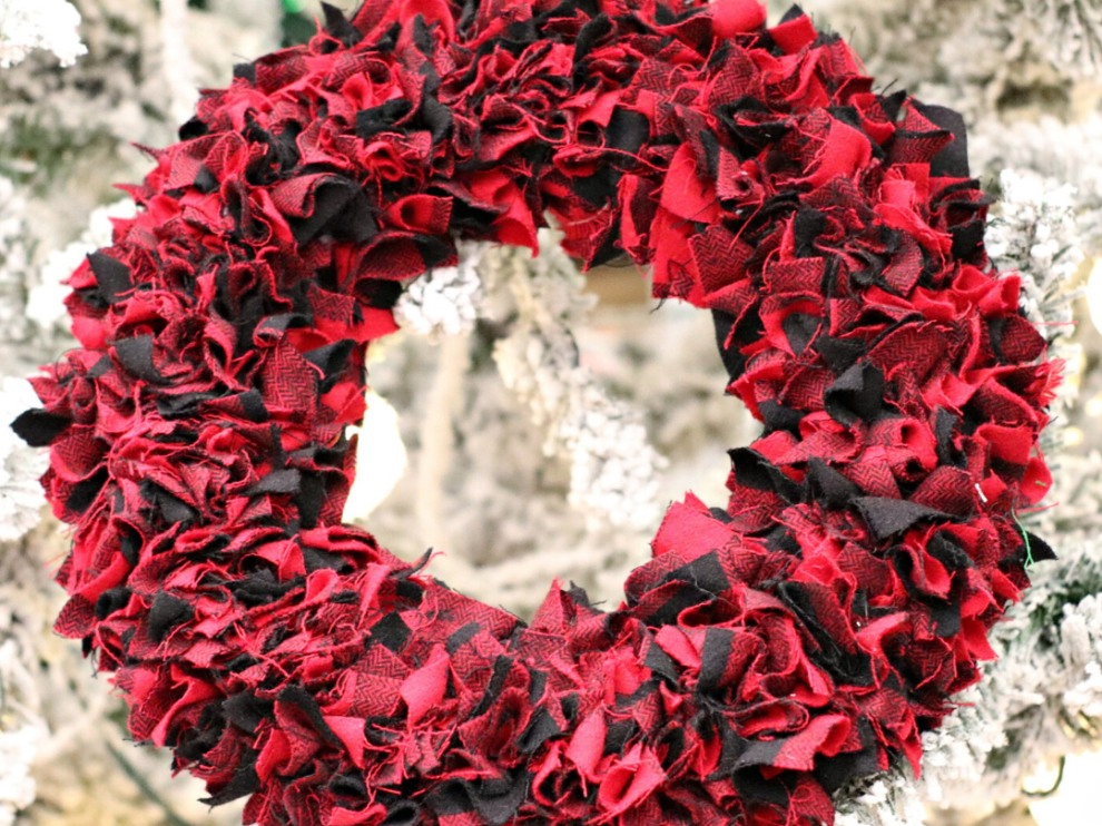 Buffalo Plaid Fabric Foam Wreath – Wedding DIY