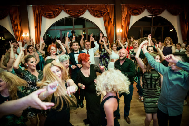 How to Make Your Wedding Entertaining for Guests