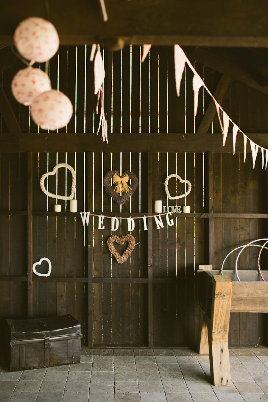 Photo Spring barn wedding