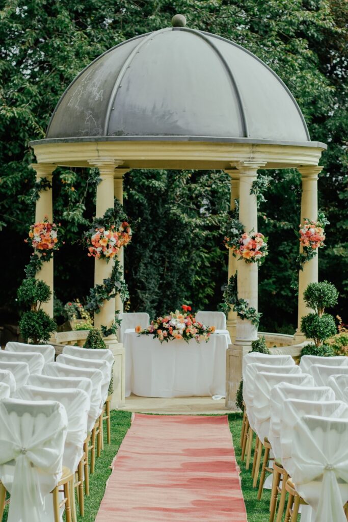 Photo Spring garden wedding